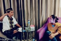 Pengamat Kebijakan Publik, Fauzi As saat mewawancara secara eksklusif Korkab BSPS Sumenep Rizky Pratama. (DOK. KLIKMADURA)