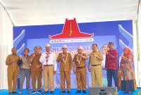 KHIDMAT: Bupati Pamekasan KH. Kholilurrahman didampingi Wabup H. Sukriyanto beserta Kepala Disdikbud Pamekasan Moh. Alwi dan sejumlah kepala OPD saat kegiatan Pameran Museum Temporer. (LAILIYATUN NURIYAH / KLIKMADURA)