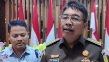 Asisten Pidana Khusus (Aspidsus) Kejati Jatim,  Saiful Bahri Siregar saat memberikan keterangan pers. (ISTIMEWA)