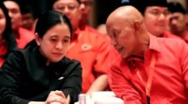 MH. Said Abdullah berbincang dengan Ketua DPR RI Puan Maharani dalam acara bimtek PDI Perjuangan di Bali. (IG MH Said Abdullah)