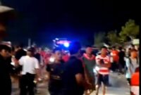 Suasana halaman Stadion Gelora Madura Ratu Pamellingan (SGMRP) saat terjadi kericuhan usai laga MU kontra Persis Solo, Sabtu (9/8/2025).