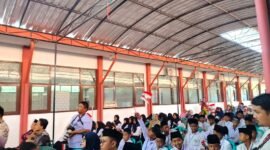 Puluhan siswa SRMP 29 Pamekasan saat mengikuti kegiatan MPLS. (LAILIYATUN NURIYAH / KLIKMADURA)