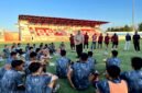 Presiden Madura United, Prof. Achsanul Qosasi memberikan arahan kepada para punggawa Laskar Sape Kerrap di SGMRP Pamekasan. (MOH. IQBALUL KHAVEI MZ / KLIKMADURA)