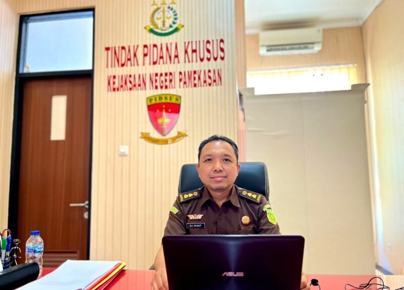 Kepala Seksi Pidana Khusus (Kasi Pidsus) Kejari Pamekasan, Ali Munip. (MOH. IQBALUL KHAVEI MZ / KLIKMADURA)