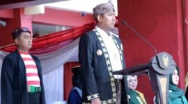 Bupati Sumenep Achmad Fauzi Wongsojudo saat mengikuti upacara peringatan HUT ke-80 Kemerdekaan RI di halaman Kantor Bupati Sumenep. (KLIKMADURA)