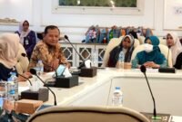 Kepala DP3AP2KB Pamekasan Munapik saat menghadiri salah satu kegiatan. (DOK. KLIKMADURA)