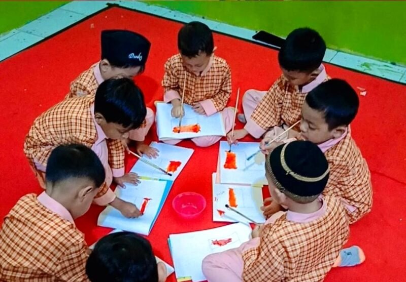 GENERASI EMAS: Murid TK ABFA Pamekasan tampak antusias belajar. (DOK. KLIKMADURA) 