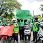 Ratusan driver ojol saat melakukan aksi solidaritas di sekitar Taman Arek Lancor Pamekasan. (MOH. IQBALUL KHAVEI MZ / KLIKMADURA)