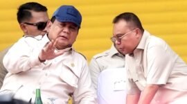 Wakil Ketua DPR RI Sufmi Dasco Ahmad berbincang dengan Presiden Prabowo Subianto. (IG @sufmi_dasco)