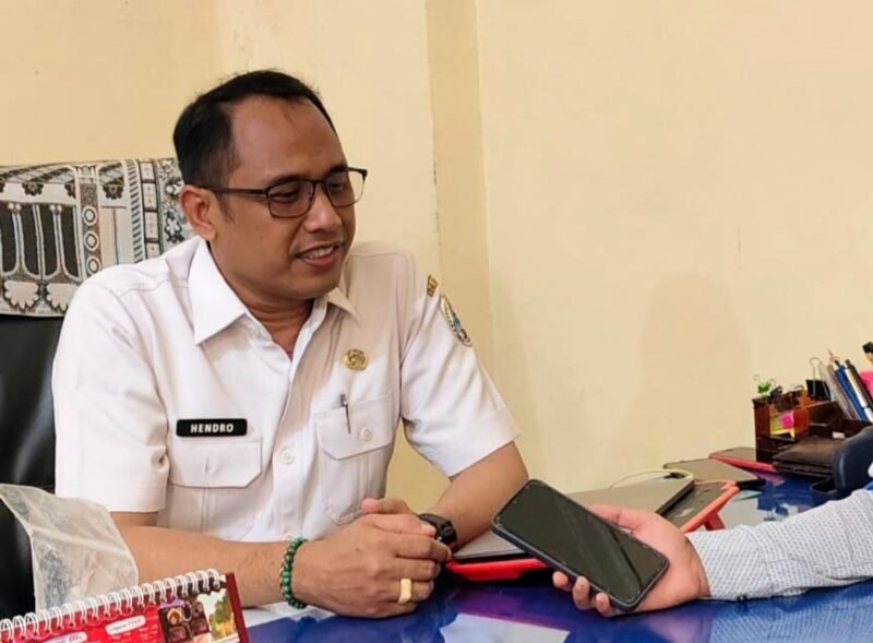 Kabid Informasi dan Pembinaan Aparatur, BKPSDM Sampang, Hendro Sugiarto. (IBNU ANSORI / KLIKMADURA)