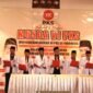 Pengurus DPD PKS Kabupaten Pamekasan saat membaca SK kepengurusan usai Musda VI di Hotel Odaita Pamekasan, Sabtu (6/9/2025). (DOK. KLIKMADURA)