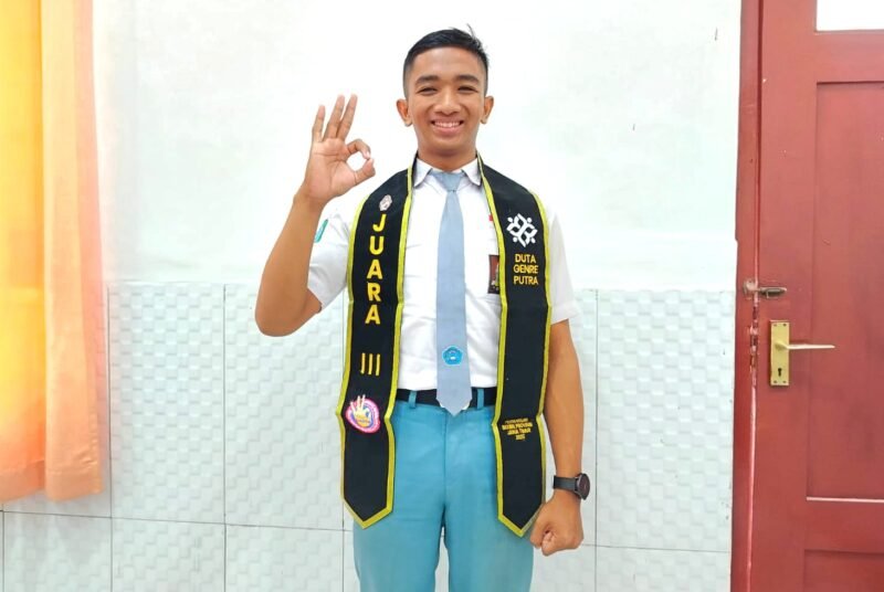 Imam Agus Faizial, juara 3 duta genre Provinsi Jawa Timur saat ditemui di sekolahnya. (DOK. KLIKMADURA)
