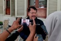 Health Specialist Unicef Indonesia Wilayah Jawa, Armunanto saat diwawancara awak media di Pendopo Agung Ronggosukowati, Pamekasan. (ILHAM/KLIKMADURA)