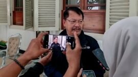 Health Specialist Unicef Indonesia Wilayah Jawa, Armunanto saat diwawancara awak media di Pendopo Agung Ronggosukowati, Pamekasan. (ILHAM/KLIKMADURA)