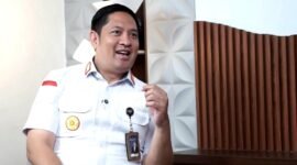 Kepala Kantor Imigrasi Kelas II Non TPI Pamekasan, Ahmad Muttaqin saat podcast di Kantor Redaksi Klik Madura.
