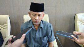 Ketua Komisi IV DPRD Pamekasan, Halili Yasin saat diwawancara sejumlah awak media. (LAILIYATUN NURIYAH / KLIKMADURA)