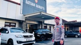 Kasat Reskrim Polres Pamekasan, AKP Doni Setiawan berada di halaman Mapolres Pamekasan. (MOH. IQBALUL KHAVEI MZ / KLIKMADURA)