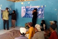 Dosen UTM Dr. Maulina Kusuma Wardhani saat menyampaikan materi pelatihan kepada nelayan Sampang.