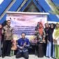 Peserta pelatihan Diskopindag Sampang foto bersama usai kegiatan. (IBNU ANSORI / KLIKMADURA)