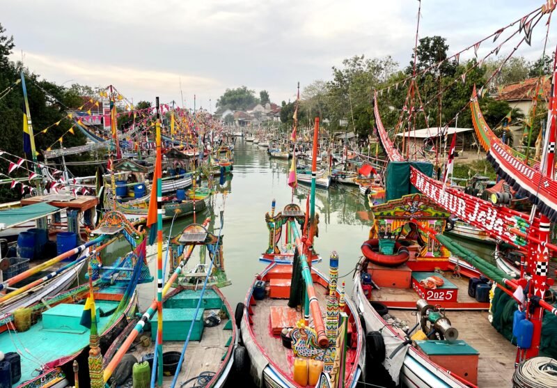 Ratusan perahu nelayan sandar di kawasan Pantai Utara Madura. (DOK. KLIKMADURA)