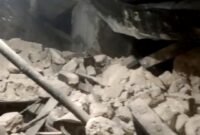 Penampakan salah satu rumah milik warga Pulau Sapudi, Kabupaten Sumenep yang ambruk akibat gempat. (ISTIMEWA)