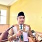 Ketua DPRD Pamekasan, Ali Masykur saat diwawancara sejumlah awak media. (KLIKMADURA)