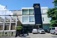 Sejumlah keluarga pasien berada di Kusuma Hospital Pamekasan. (LAILIYATUN NURIYAH / KLIKMADURA)