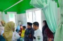 Suasana Puskesmas Kowel saat menangani anak yang diduga keracunan usai santap MBG. (LAILIYATUN NURIYAH / KLIKMADURA)