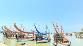 Sejumlah kapal nelayan sandar di Pelabuhan Perikanan Pantai Pasongsongan, Sumenep. (PRENGKI WIRANANDA / KLIKMADURA)