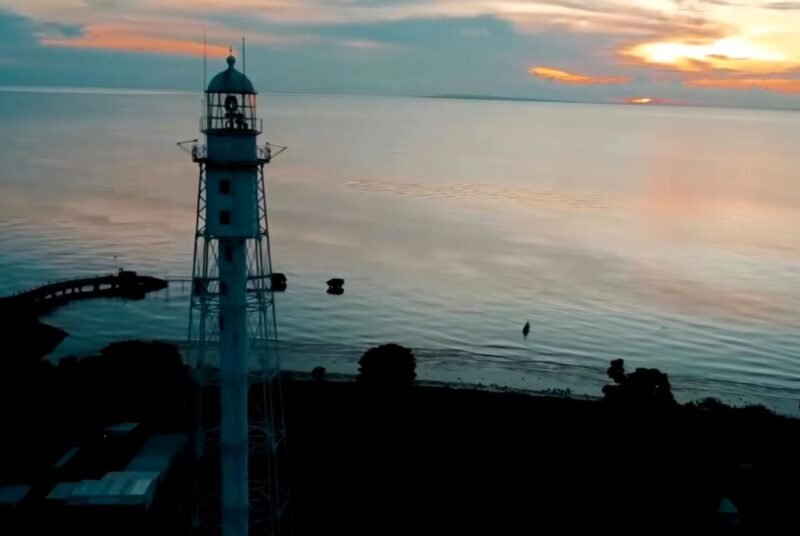 Menara Suar di Desa Tarebung, Kecamatan Gayam, Pulau Sapudi. (ISTIMEWA)