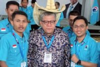 Ketua DPD Partai Gelora Pamekasan Mohammad Saedy Romli foto bersama Wakil Ketua Umum Partai Gelora (PARTAI GELORA FOR KLIK MADURA)