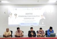 Kepala Disdikbud Pamekasan Moh. Alwi (pakai baju Pramuka) saat Bimtek Peningkatan Sarpras SD. (LAILIYATUN NURIYAH / KLIKMADURA)