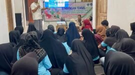 Seluruh penjamah makanan Satuan Pelayanan Pemenuhan Gizi (SPPG) Biequeen, Desa Nyalabu Daya, Kabupaten Pamekasan antusias mengikuti pembekalan dari Dinkes Pamekasan. (ISTIMEWA)