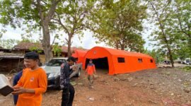 Tenda milik BPBD Pamekasan yang akan digunakan siswa-siswi SDN Tamberu 2 untuk kegiatan belajar mengajar selama sekolah disegel. (KLIKMADURA)