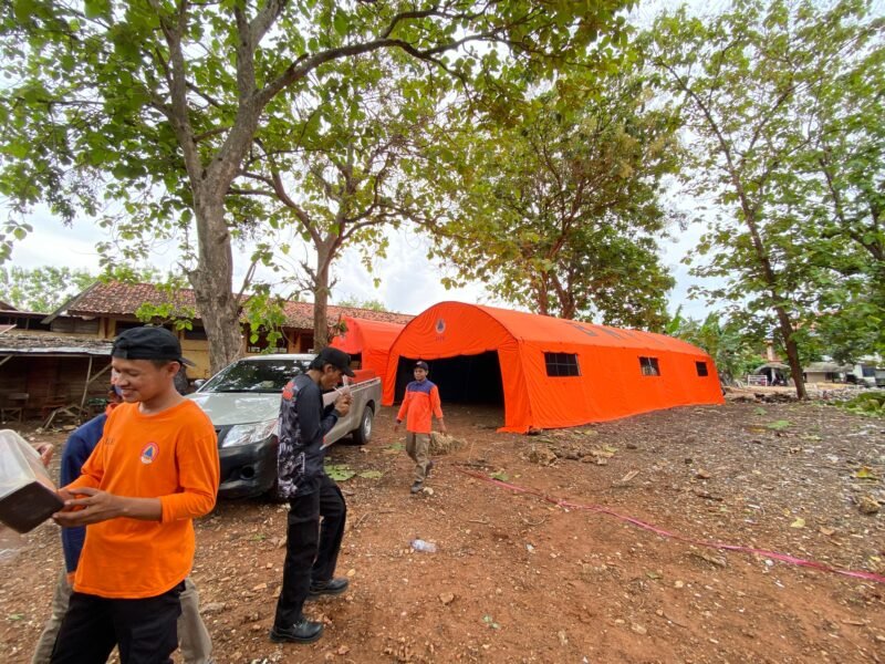 Tenda milik BPBD Pamekasan yang akan digunakan siswa-siswi SDN Tamberu 2 untuk kegiatan belajar mengajar selama sekolah disegel. (KLIKMADURA)