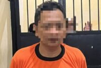 MZ (55), warga Kelurahan Bugih, Kecamatan Pamekasan saat diamankan di Mapolres Pamekasan. (ISTIMEWA)