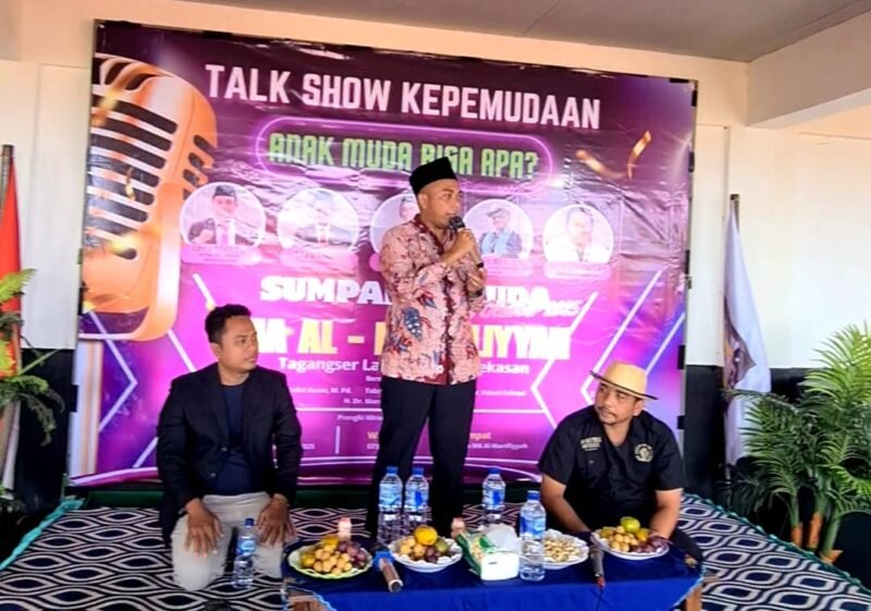 Manajer PLN UP3 Madura, Fahmi Fahresi saat menjadi pembicara pada kegiatan talkshow kepemudaan di Ponpes Al Mardliyyah, Desa Tagangser Laok, Kecamatan Waru, Pamekasan.