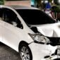Kondisi mobil Honda Freed bernopol L 1480 JO yang mengalami kecelakaan tunggal. (MUKSIN IKSAN / KLIKMADURA)