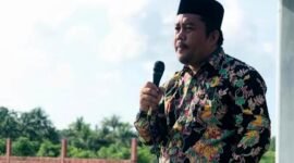 Tokoh akademisi asal Pulau Kangean, Mihosen. (KLIKMADURA)