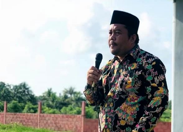 Tokoh akademisi asal Pulau Kangean, Mihosen. (KLIKMADURA)