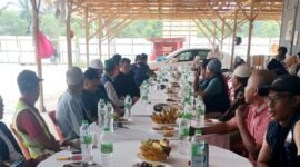 Puluhan warga asal Pulau Kangean, Kabupaten Sumenep yang bekerja di Malaysia menggelar pertemuan akbar di Cyber Jaya, Selangor, Minggu 12 Oktober 2025. (ISTIMEWA)