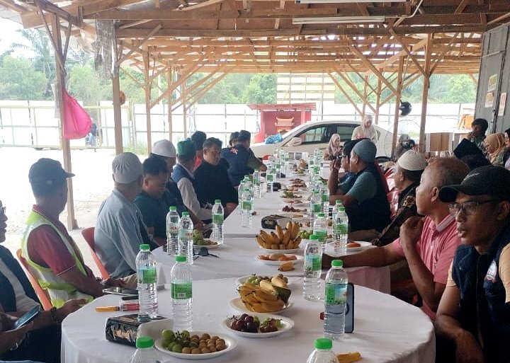 Puluhan warga asal Pulau Kangean, Kabupaten Sumenep yang bekerja di Malaysia menggelar pertemuan akbar di Cyber Jaya, Selangor, Minggu 12 Oktober 2025. (ISTIMEWA)