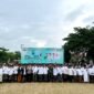 Seluruh peserta foto bersama usai apel peringatan Hari Santri Nasional (HSN) 2025 di Lapangan Pendopo Agumg Ronggosukowati, Pamekasan. (LAILIYATUN NURIYAH / KLIKMADURA)