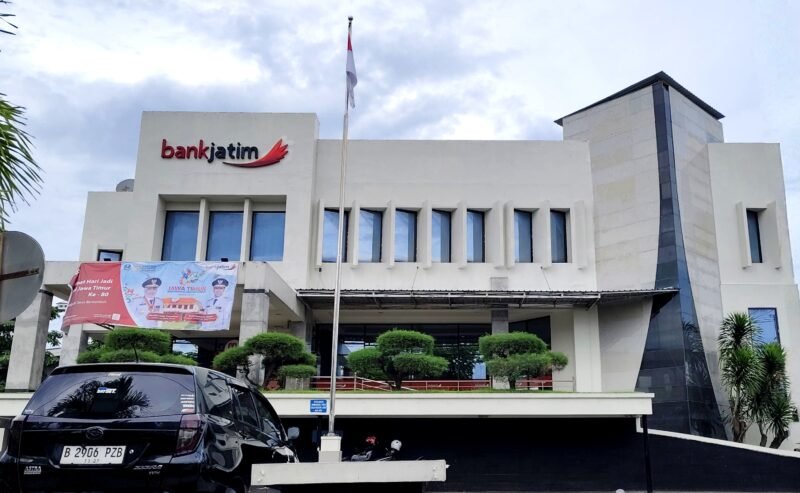 Kantor Bank Jatim Cabang Sampang. (DOK. KLIKMADURA)