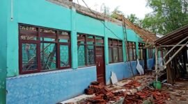 Kondisi atap SDN Madulang 2, Kecamatan Omben ambruk. (DOK. KLIKMADURA)