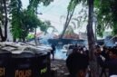 Suasana di depan Kantor DPRD Sampang saat demo ricuh. (MUKSIN IKSAN /KLIKMADURA)