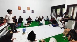 Anggota Aliansi Jurnalis Pamekasan (AJP) menggelar rapat persiapan launching buku dan AJP Awards 2025 yang akan digelar November mendatang. (KLIKMADURA)