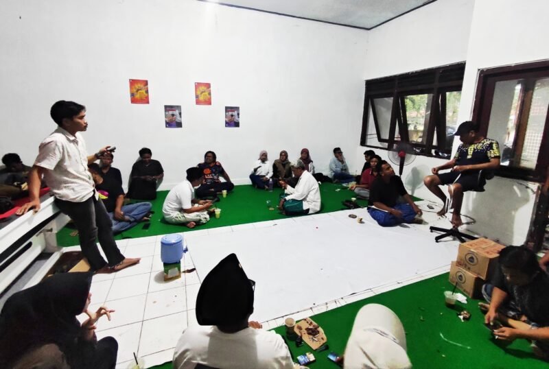 Anggota Aliansi Jurnalis Pamekasan (AJP) menggelar rapat persiapan launching buku dan AJP Awards 2025 yang akan digelar November mendatang. (KLIKMADURA)