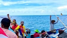 Nelayan saat menggelar aksi demonstrasi menolak tambang migas di perairan Kangean, Jumat (31/10/2025). (ISTIMEWA)