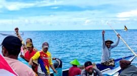 Nelayan saat menggelar aksi demonstrasi menolak tambang migas di perairan Kangean, Jumat (31/10/2025). (ISTIMEWA)